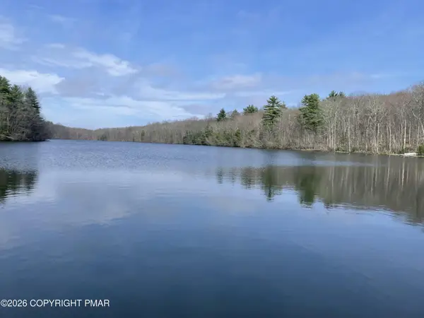 566 Hallowood Drive, East Stroudsburg, PA 18302