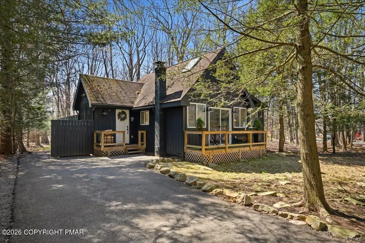 5306 Hummingbird Drive, Pocono Summit, PA 18346 - #1