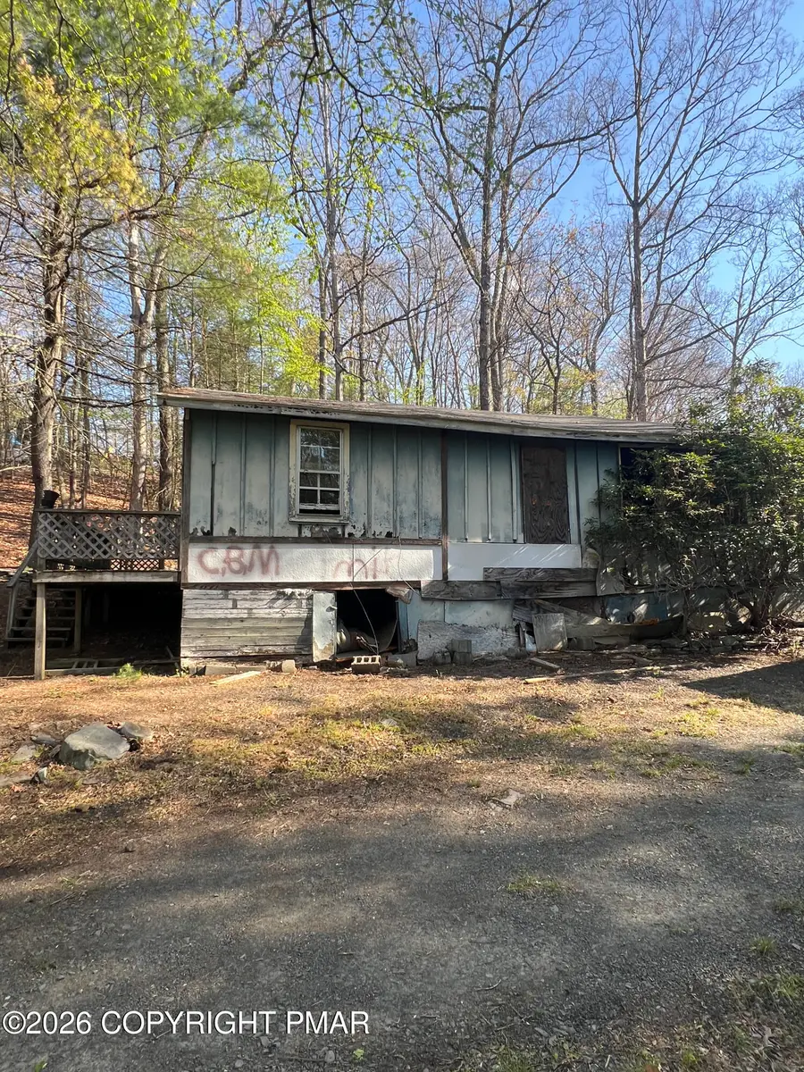 1214 W Sugar Mountain Road W, Bushkill, PA 18324 - #2