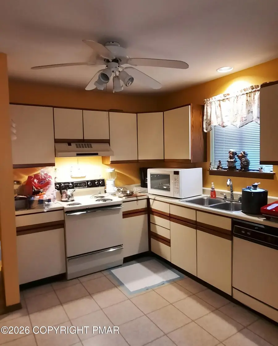 409 Tudor Court, Bushkill, PA 18324 - #3