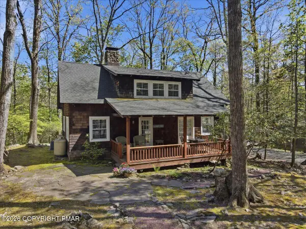 696 Lenape Lane, Buck Hill Falls, PA 18323