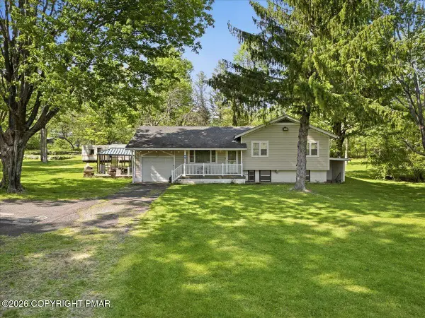 140 Camelback Road N, Tannersville, PA 18372