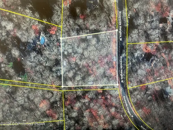 Mountain View Ln 107, Pocono Lake, PA 18347