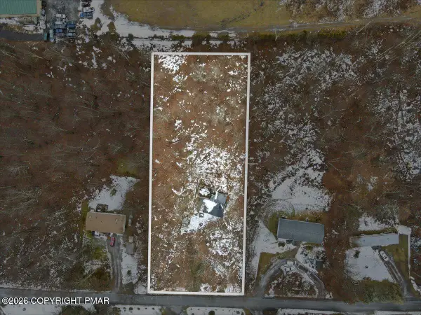21 Totem Pole Lane, Gouldsboro, PA 18424