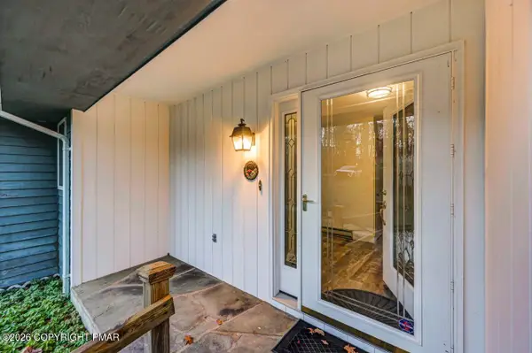 384 Devils Hole Road, Cresco, PA 18326