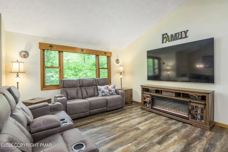 1430 N Rocky Mountain Drive, Effort, PA 18330 - #2