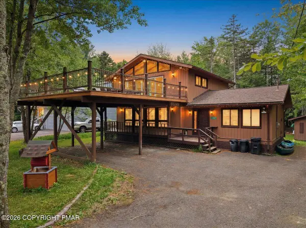 353 Scotch Pine Drive, Pocono Summit, PA 18346