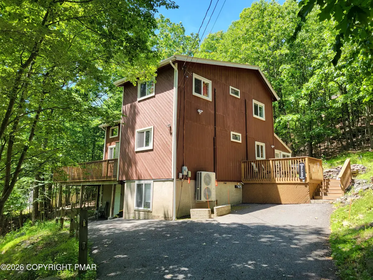 121 Park Court, Bushkill, PA 18324 - #1