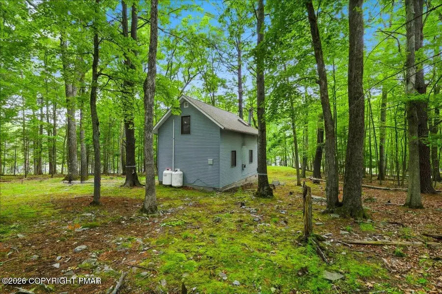 180 E Shore Drive, Dingmans Ferry, PA 18328 - #3