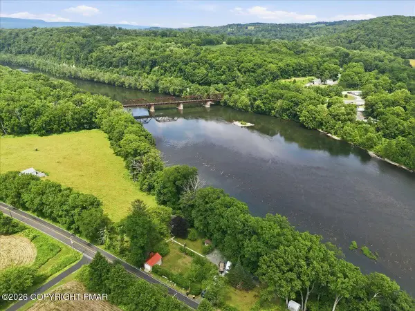 4403 River Road, Mount Bethel, PA 18343
