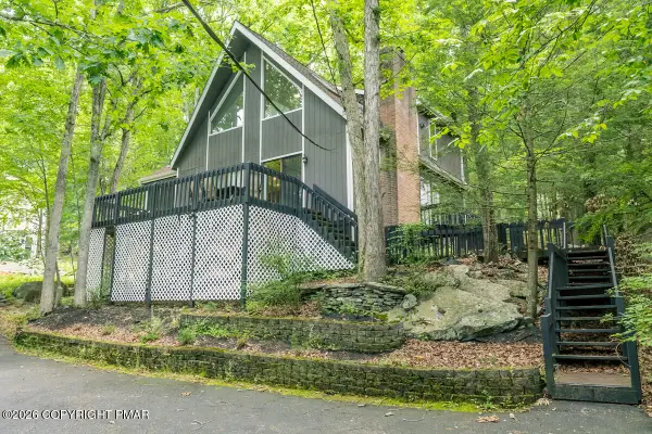 6255 Decker Road, Bushkill, PA 18324