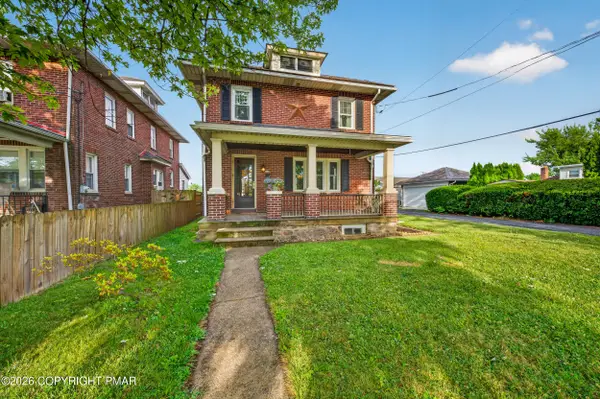 1118 Minsi Trail Street, Bethlehem, PA 18018
