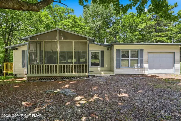 214 Hummingbird Trail, Bushkill, PA 18324