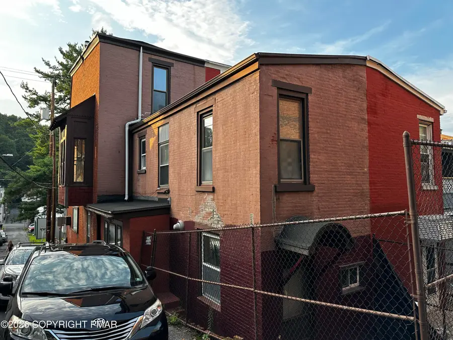 729 W Norwegian Street, Pottsville, PA 17901 - #3
