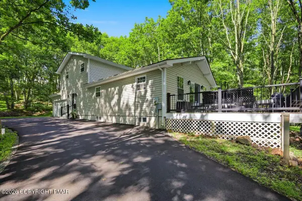 1106 Grand Mesa Drive, Saylorsburg, PA 18353