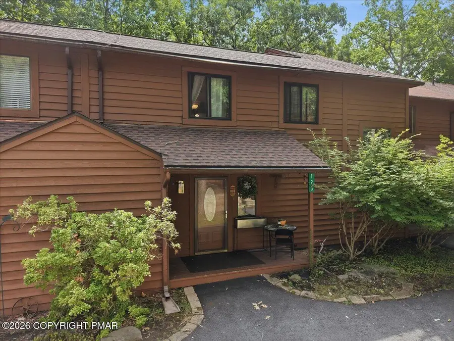 123 Meadow View Court, Bushkill, PA 18324 - #3