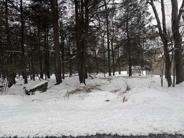 36 Old Silver Mine Trail, Gouldsboro, PA 18424