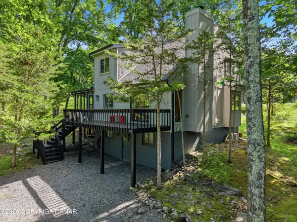 2120 Glasgow Drive, Bushkill, PA 18324