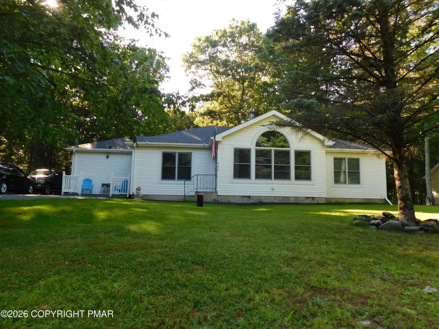 552 W Chipmunk Road, Bushkill, PA 18324 - #2