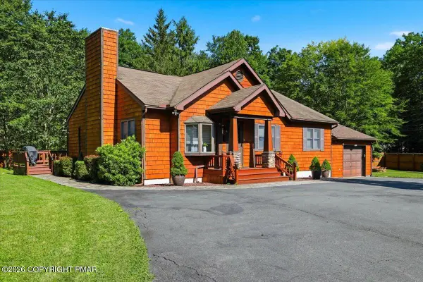1100 Blackberry Road, Pocono Lake, PA 18347