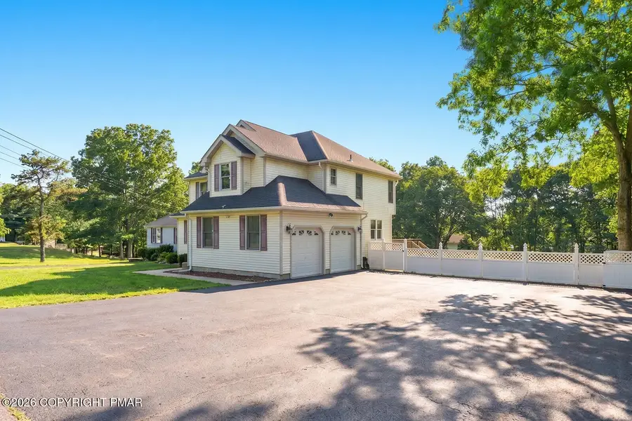 4864 Pine Ridge Drive W, Bushkill, PA 18324 - #2