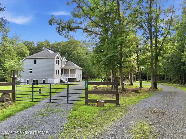 5327 Maple Lane, Cresco, PA 18326