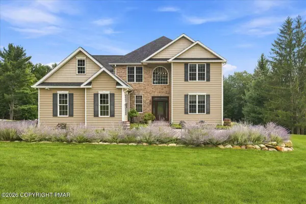724 Silver Fox Lane, Stroudsburg, PA 18360