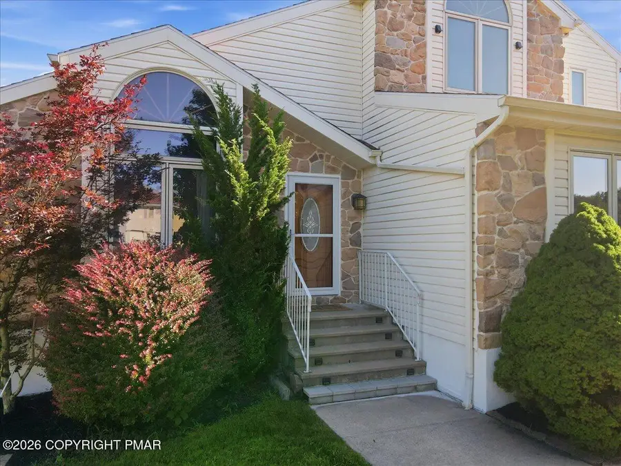 89 Northpark Drive E, East Stroudsburg, PA 18302 - #2