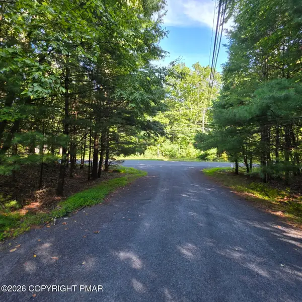 179 Mountain Top Drive, Dingmans Ferry, PA 18328