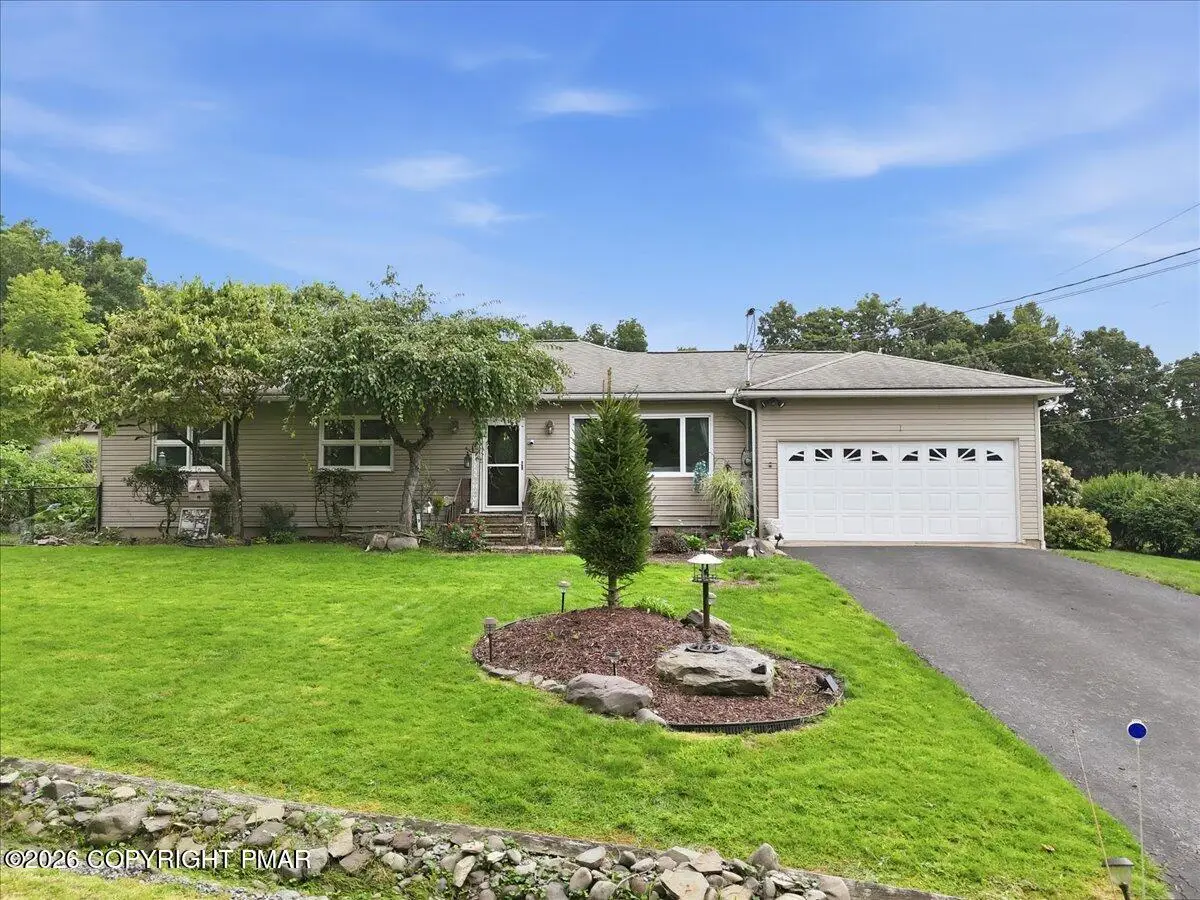 9 Overbrook Estate, Dallas, PA 18612 - #1