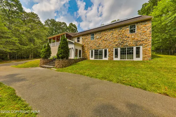 2153 Meadowlake Road, Saylorsburg, PA 18353