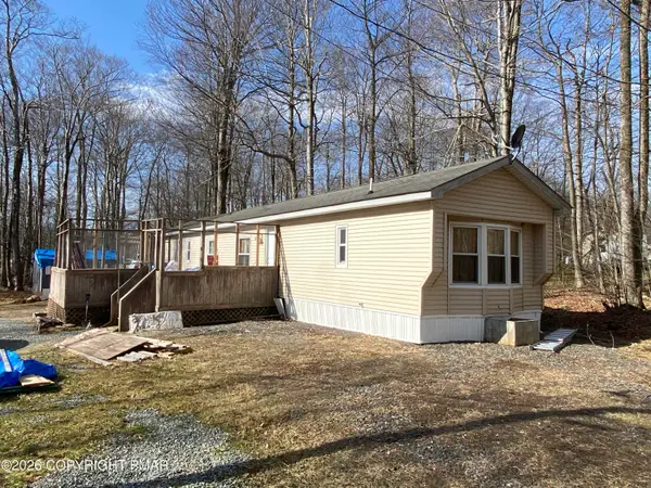 26 Smoke Signal Path, Gouldsboro, PA 18424