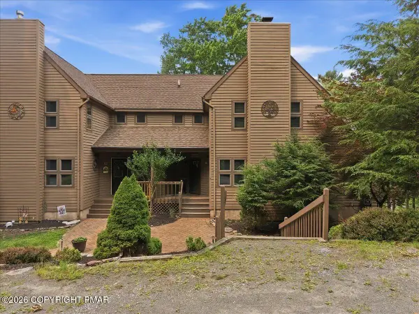 110 Woodmont Circle, Greentown, PA 18426