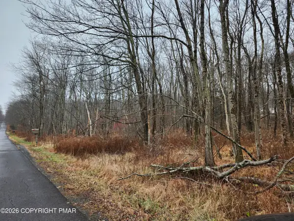 Oak View Lane, Tobyhanna, PA 18466