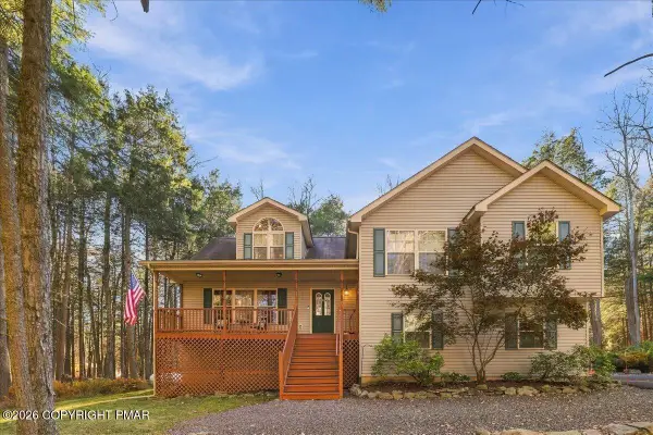 176 Sir Bradford Road, Pocono Lake, PA 18347