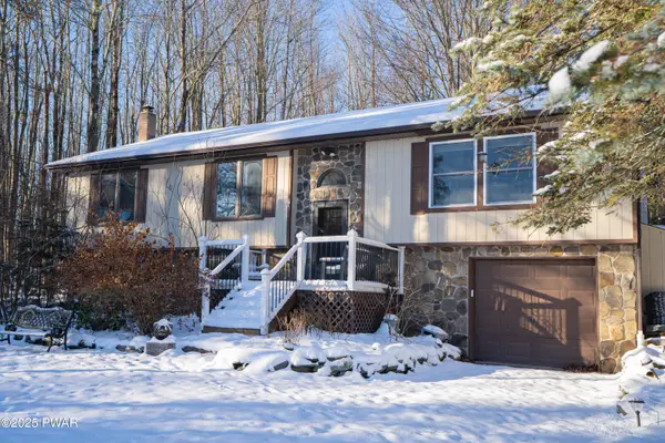 28 Woodcrest Ln, Lake Ariel, PA 18436