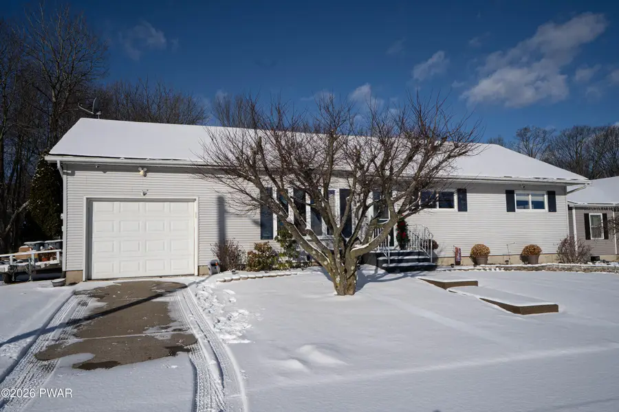 125 Rinaldi Drive, Taylor, PA 18517 - Image #2