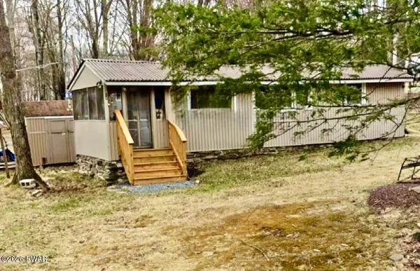 136 Bartleson Road, Greentown, PA 18426