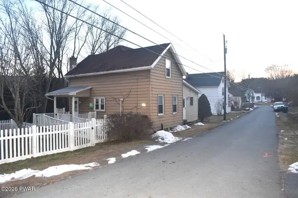 916 Oakland Street, Hawley, PA 18428