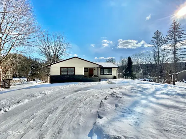 100 Hickory Lane, Hawley, PA 18428