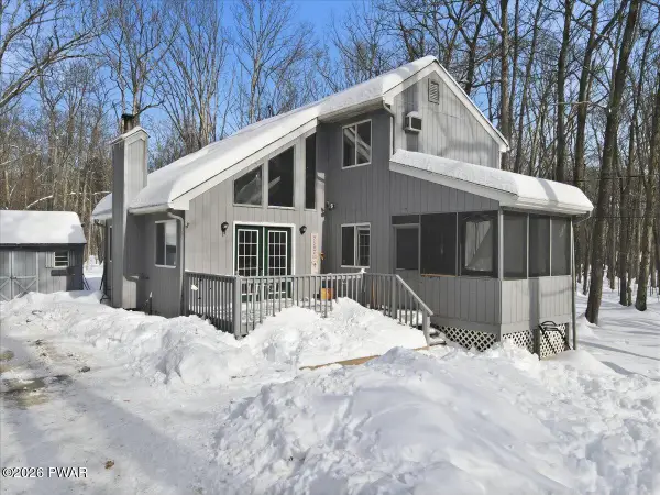 136 Evergreen Court, Hawley, PA 18428