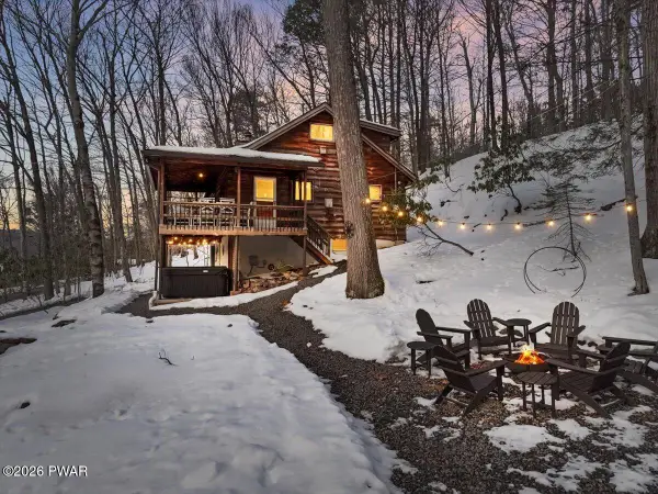 237 Lennon Road, Greentown, PA 18426