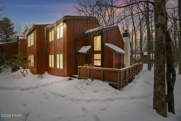 14 Finch Grove, Lake Harmony, PA 18624