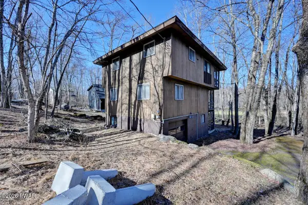 99 S Fairway Drive, Lake Ariel, PA 18436