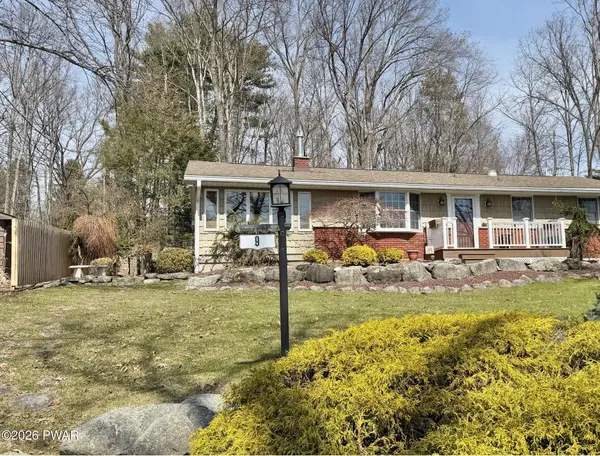 9 Shore Line Drive, Lakeville, PA 18438