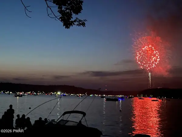 325 Sunset Shore Drive, Hawley, PA 18428