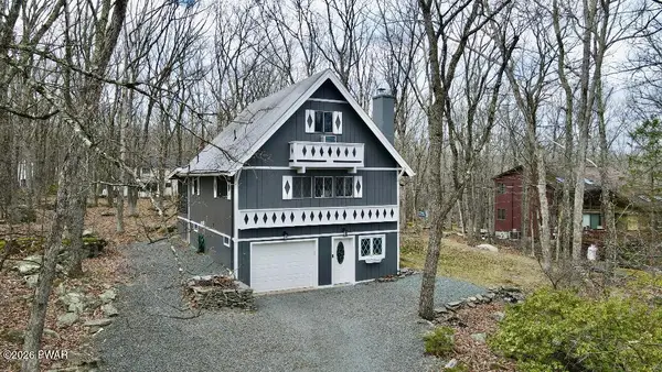 100 Cottonwood Drive, Hawley, PA 18428