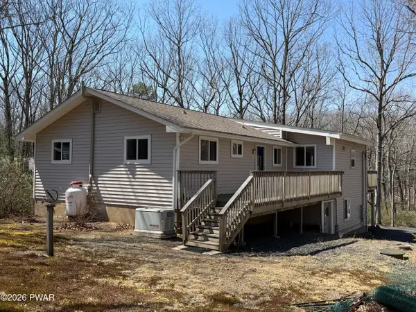 102 Comstock Drive, Lords Valley, PA 18428