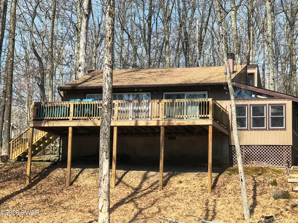 127 Buckhorn Drive, Hawley, PA 18428