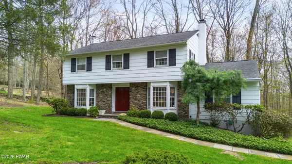 202 Woodlea Road, Glenburn, PA 18414